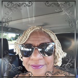 Meet your Posher, Ella